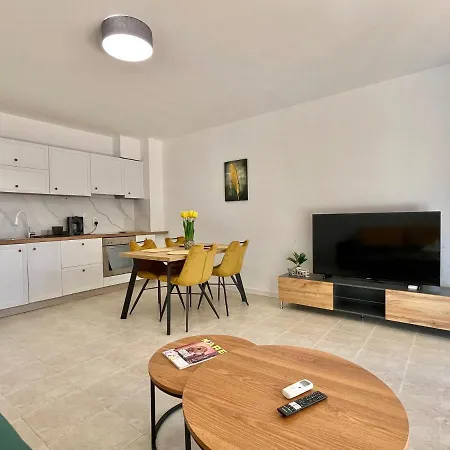 Lighthouse - Private - Bsr - 3 Apartment